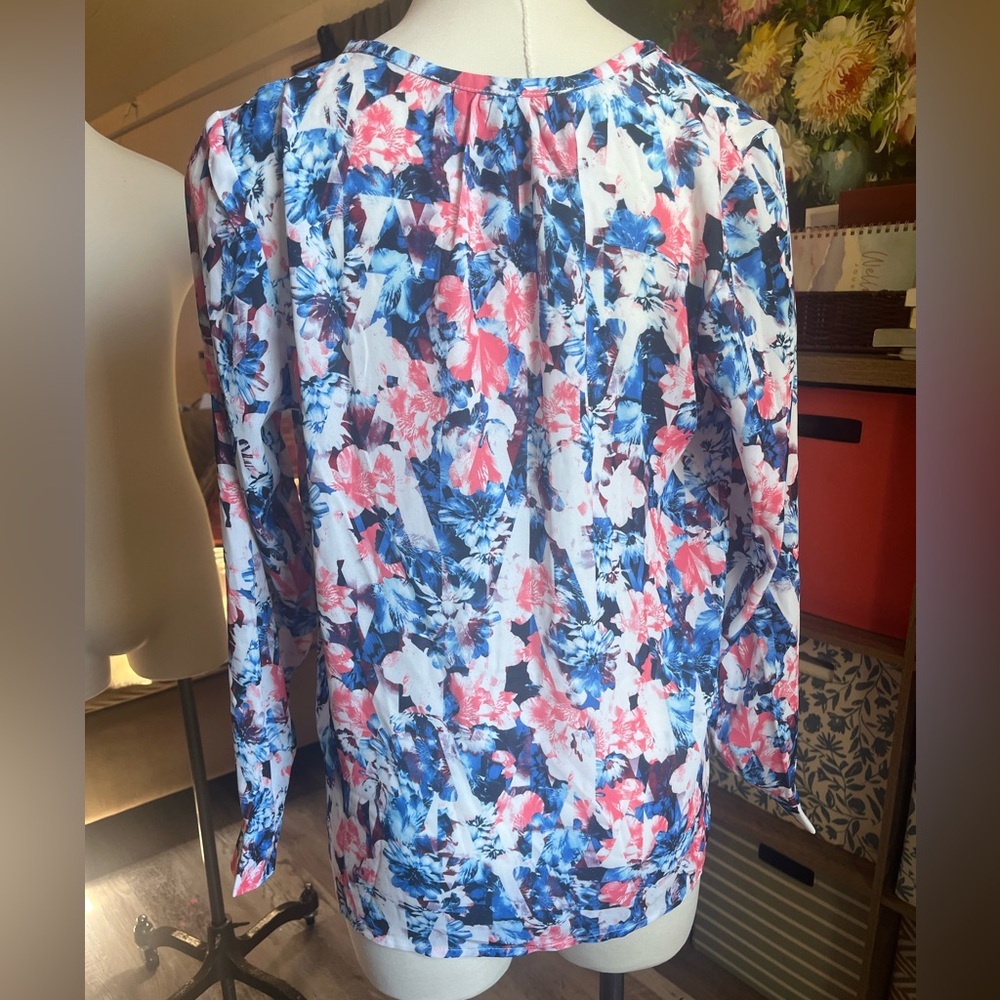 Disney Alice through the looking glass collection women’s floral blouse small - Picture 3 of 6